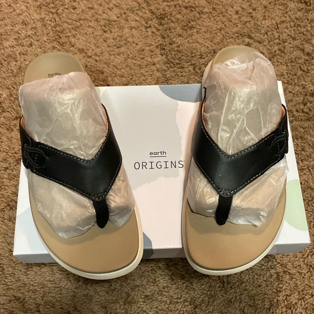 Earth Origins Dania Flip Flops, New, Size 9